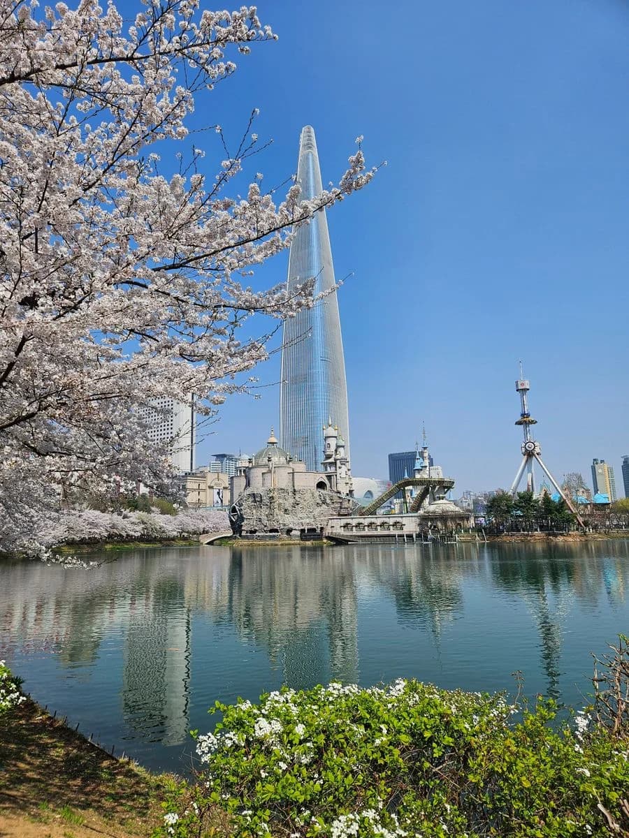 Seokchon Lake