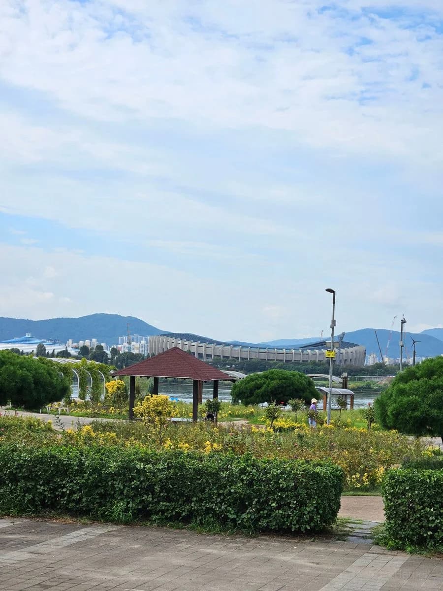 Ttukseom Hangang Park