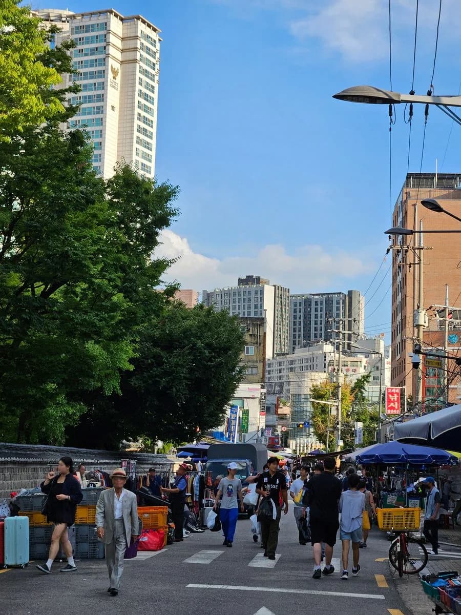 Dongmyo Flea Market